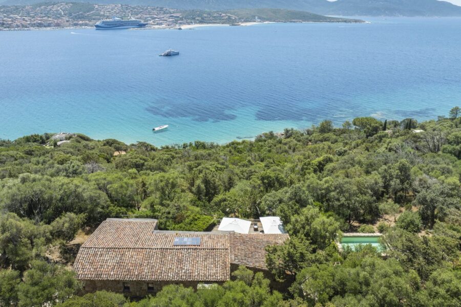 Propriano, Olmeto, villa 4 chambres, pied dans l&rsquo;eau, piscine