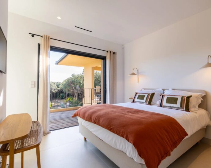 Pianottoli-Caldarello, 4 bedroom villa, pool, mountain views, close to the beach