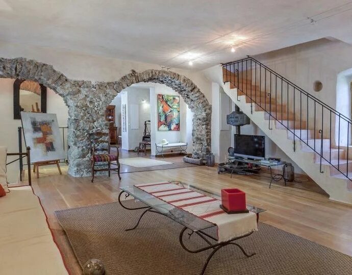 Proche Ile-Rousse, Villa 7 chambres, vue montagnes, piscine.