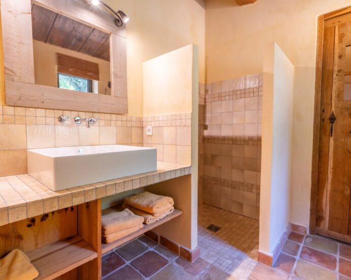 Propriano, Olmeto, villa 4 chambres, pied dans l&rsquo;eau, piscine