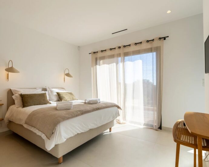 Pianottoli-Caldarello, 4 bedroom villa, pool, mountain views, close to the beach