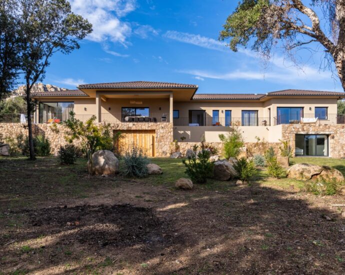 Pianottoli-Caldarello, 4 bedroom villa, pool, mountain views, close to the beach