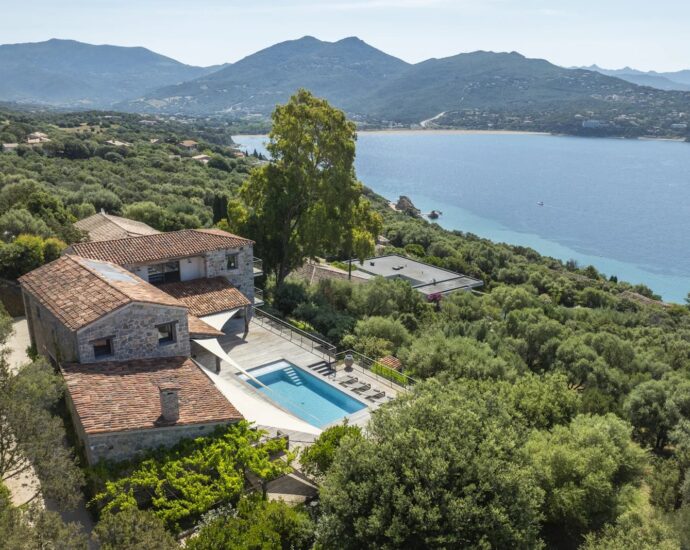 Propriano, Olmeto, pied dans l&rsquo;eau, 6 chambres, piscine