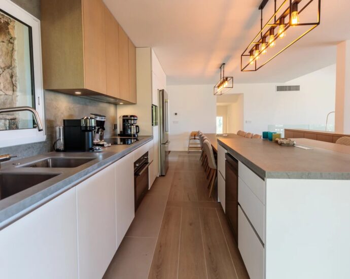 Domaine de Cala Rossa, villa 6 chambres et 1 dortoir, piscine, vue mer, plage à pied, Villa Lazuli