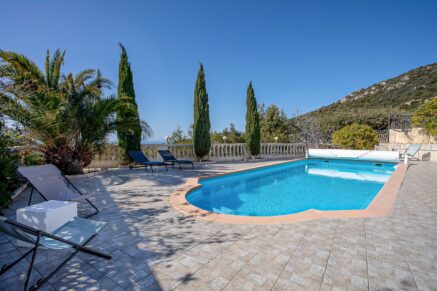 Lumio, 6-bedroom villa, sea and mountain views, heated pool, close to beaches.