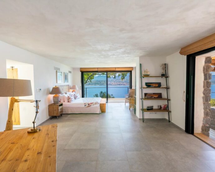 Propriano, Olmeto, pied dans l&rsquo;eau, 6 chambres, piscine