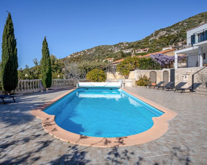 Lumio, 6-bedroom villa, sea and mountain views, heated pool, close to beaches.