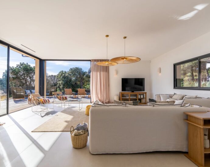 Pianottoli-Caldarello, Villa 4 chambres, piscine, vue montagne, proche plage