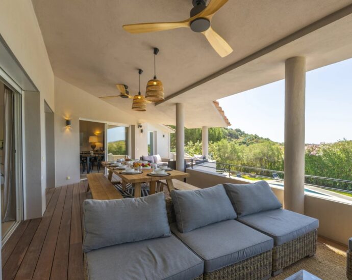 Arasu, villa 6 chambres, piscine, vue mer