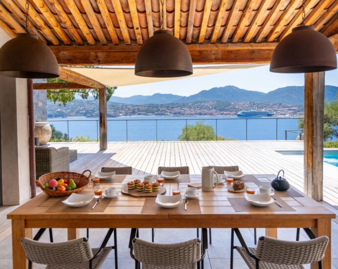 Propriano, Olmeto, pied dans l&rsquo;eau, 6 chambres, piscine