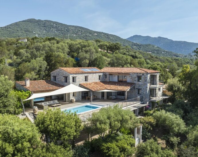 Propriano, Olmeto, pied dans l&rsquo;eau, 6 chambres, piscine