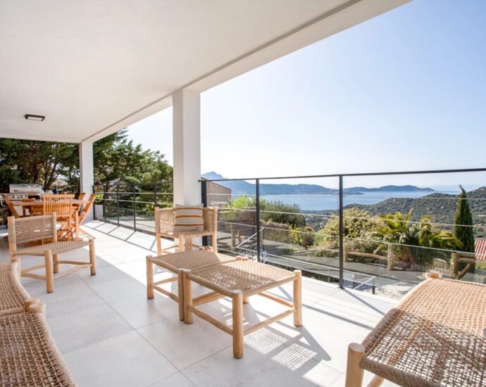 Lumio, 6-bedroom villa, sea and mountain views, heated pool, close to beaches.