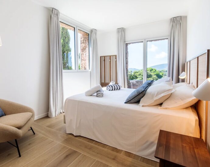 Domaine de Cala Rossa, villa 6 chambres et 1 dortoir, piscine, vue mer, plage à pied, Villa Lazuli