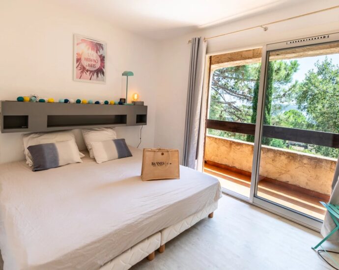 Domaine de Cala Rossa, semi-detached villa, walking distance to the beach, sea view, close to the beach