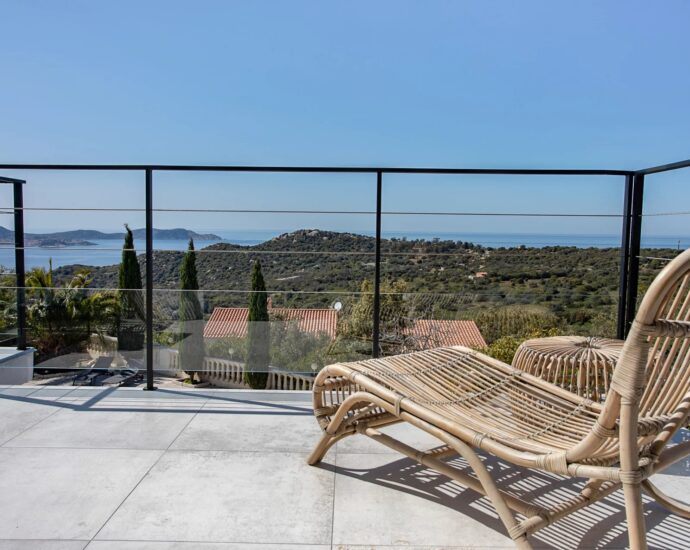 Lumio, 6-bedroom villa, sea and mountain views, heated pool, close to beaches.