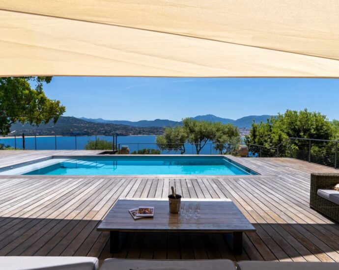 Propriano, Olmeto, pied dans l&rsquo;eau, 6 chambres, piscine