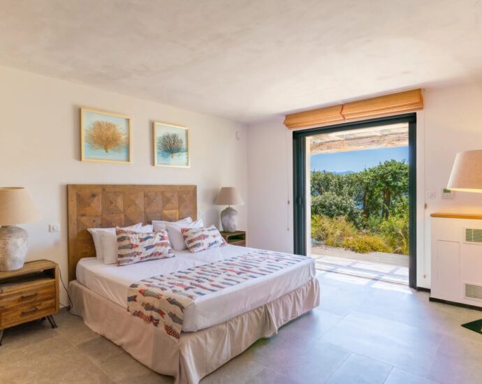 Propriano, Olmeto, pied dans l&rsquo;eau, 6 chambres, piscine