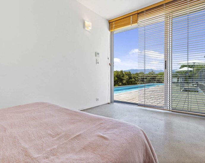 Porto Vecchio, Domaine de Cala Rossa, villa 5 chambres, piscine, plage à pied