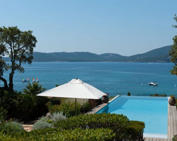 Porto Vecchio, Domaine de Cala Rossa, villa 3 chambres, pied dans l&rsquo;eau, Villa Terra Mare
