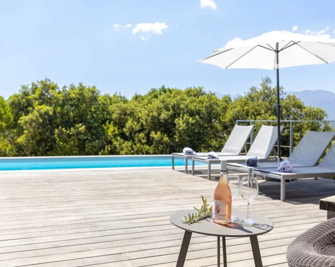 Porto Vecchio, Domaine de Cala Rossa, villa 5 chambres, piscine, plage à pied