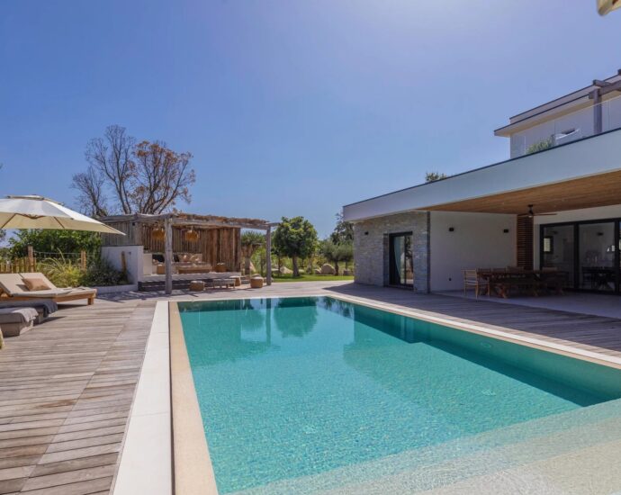 Domaine privé, villa 5 chambres, piscine, plage à pied, Villa Arena