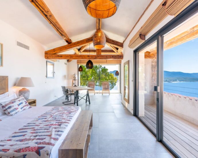 Propriano, Olmeto, pied dans l&rsquo;eau, 6 chambres, piscine