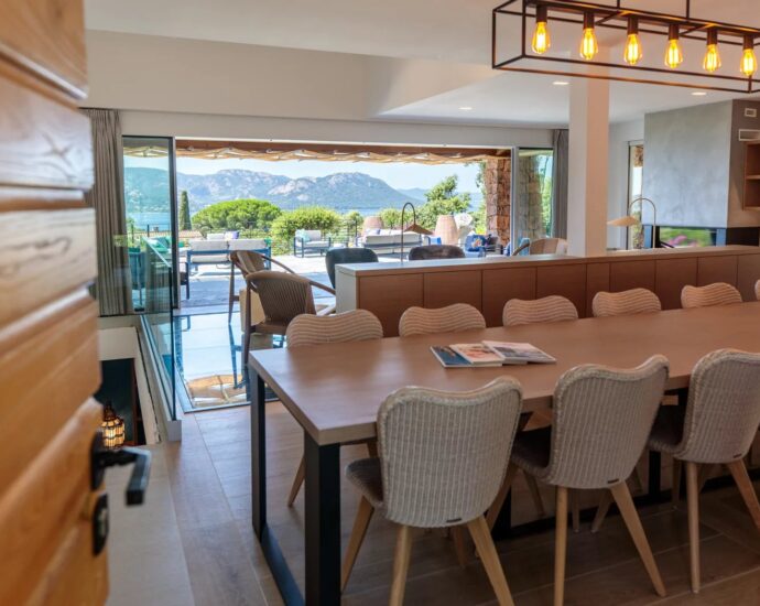 Domaine de Cala Rossa, villa 6 chambres et 1 dortoir, piscine, vue mer, plage à pied, Villa Lazuli