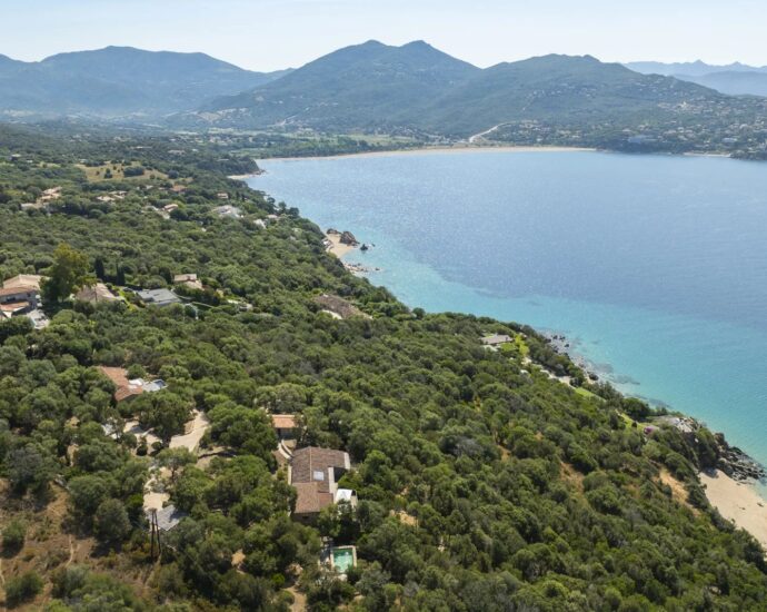 Propriano, Olmeto, pied dans l&rsquo;eau, 6 chambres, piscine