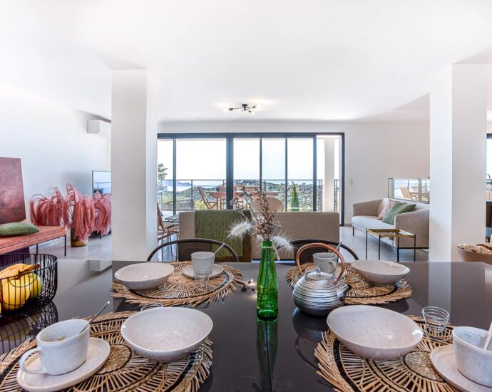 Lumio, 6-bedroom villa, sea and mountain views, heated pool, close to beaches.