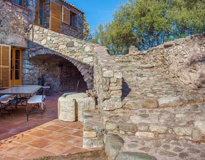 Proche Ile-Rousse, Villa 7 chambres, vue montagnes, piscine.