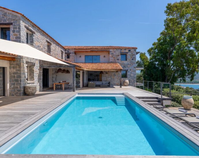 Propriano, Olmeto, pied dans l&rsquo;eau, 6 chambres, piscine