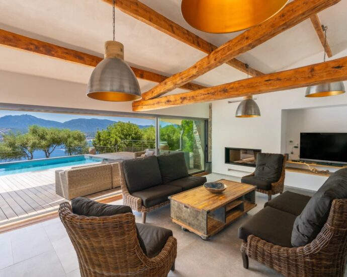 Propriano, Olmeto, pied dans l&rsquo;eau, 6 chambres, piscine