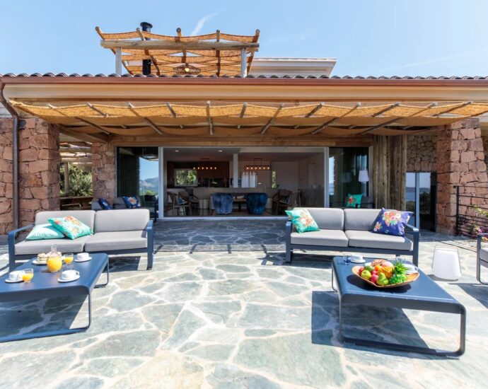 Domaine de Cala Rossa, villa 6 chambres et 1 dortoir, piscine, vue mer, plage à pied, Villa Lazuli