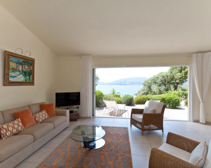 Porto Vecchio, Domaine de Cala Rossa, villa 3 chambres, pied dans l&rsquo;eau, Villa Terra Mare