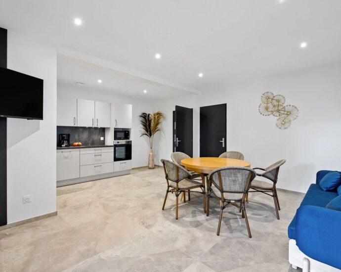 Ajaccio, 7 bedrooms, swimming pool, sea view