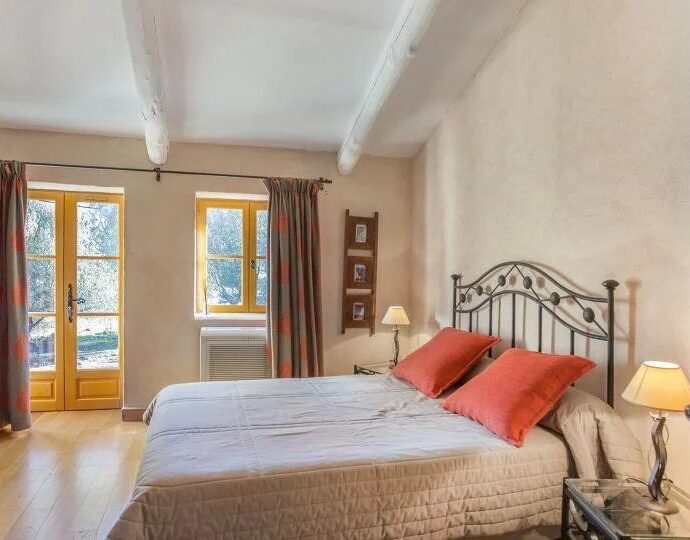 Proche Ile-Rousse, Villa 7 chambres, vue montagnes, piscine.