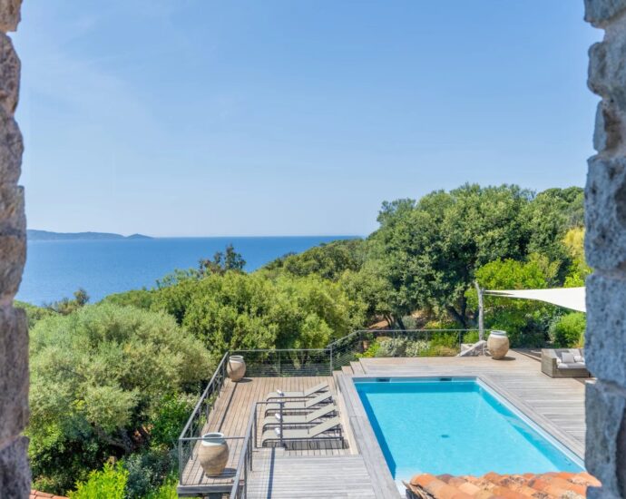 Propriano, Olmeto, pied dans l&rsquo;eau, 6 chambres, piscine