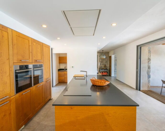 Propriano, Olmeto, pied dans l&rsquo;eau, 6 chambres, piscine