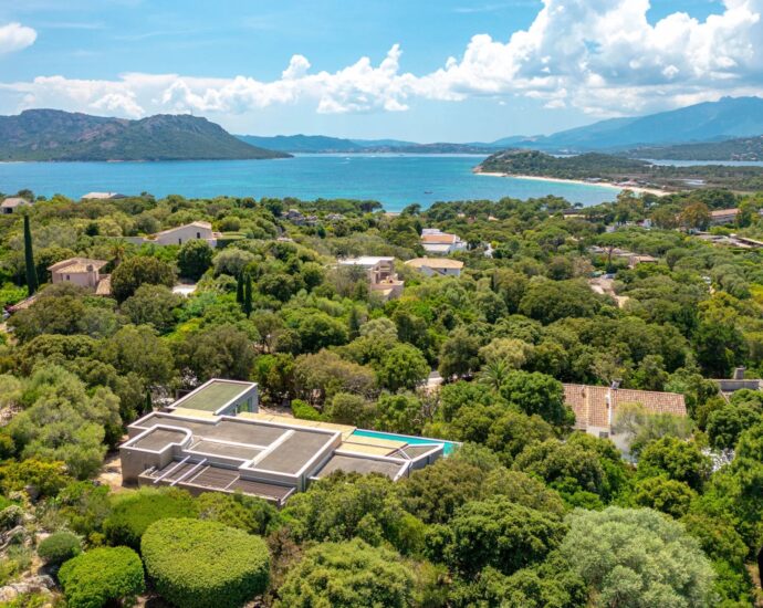 Porto Vecchio, Domaine de Cala Rossa, villa 5 chambres, piscine, plage à pied