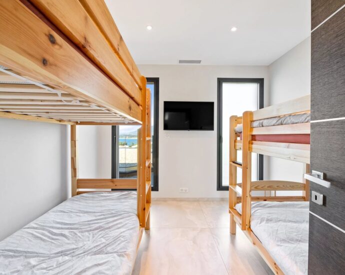 Ajaccio, 7 bedrooms, swimming pool, sea view