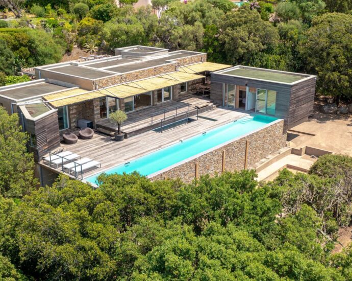 Porto Vecchio, Domaine de Cala Rossa, villa 5 chambres, piscine, plage à pied