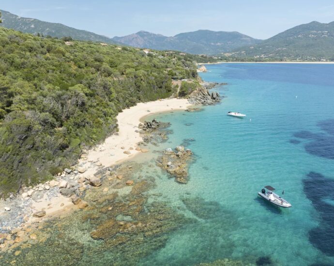 Propriano, Olmeto, villa 4 chambres, pied dans l&rsquo;eau, piscine