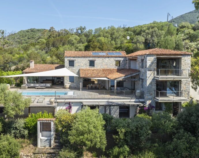 Propriano, Olmeto, pied dans l&rsquo;eau, 6 chambres, piscine
