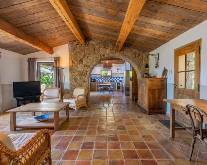 Propriano, Olmeto, villa 4 chambres, pied dans l&rsquo;eau, piscine