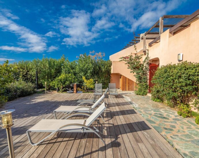 Porto-Vecchio, Domaine de Cala Rossa, villa 6 chambres, vue mer, pied dans l&rsquo;eau