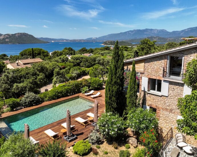 Domaine de Cala Rossa, villa 6 chambres et 1 dortoir, piscine, vue mer, plage à pied, Villa Lazuli