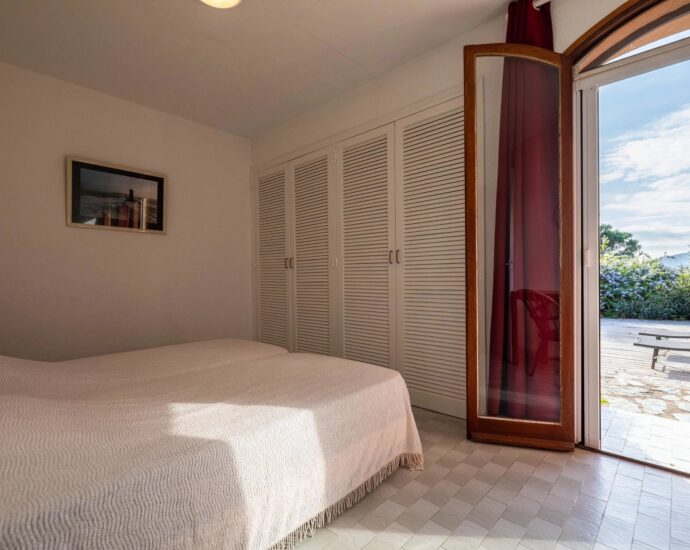 Porto-Vecchio, Domaine de Cala Rossa, villa 6 chambres, vue mer, pied dans l&rsquo;eau