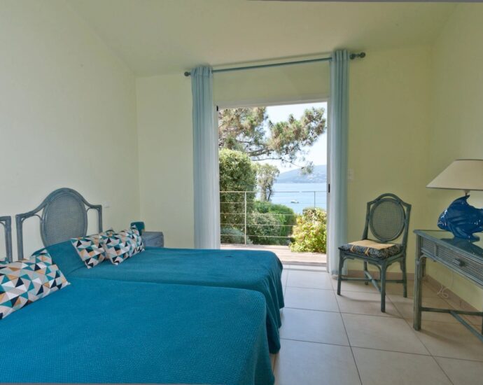 Porto Vecchio, Domaine de Cala Rossa, villa 3 chambres, pied dans l&rsquo;eau, Villa Terra Mare