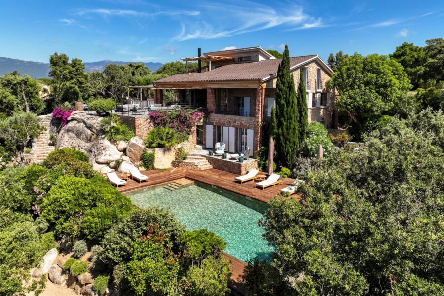 Domaine de Cala Rossa, villa 6 chambres et 1 dortoir, piscine, vue mer, plage à pied, Villa Lazuli