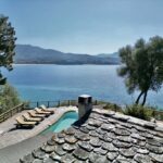 Propriano, Olmeto, villa pied dans l&rsquo;eau, 6 chambres, vue mer et montagnes, piscine, plage à pied